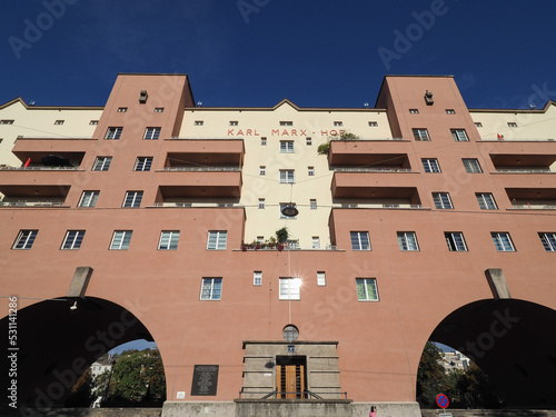Canvas Print Karl-Marx-Hof building in Vienna