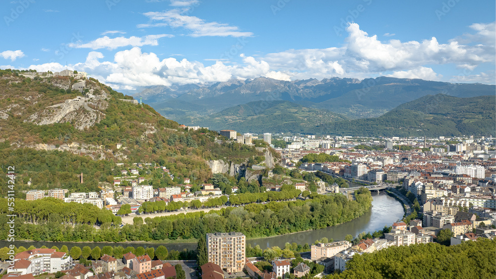 Panorama sur la ville de Grenoble et la Bastille 