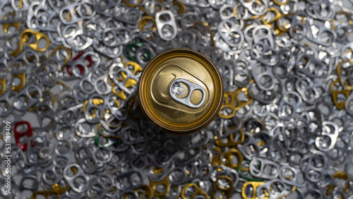 Lacres de latas de aluminio para reciclagem photo