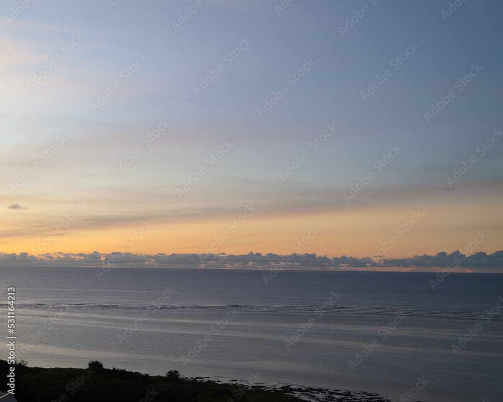 夜明けの沖縄の空