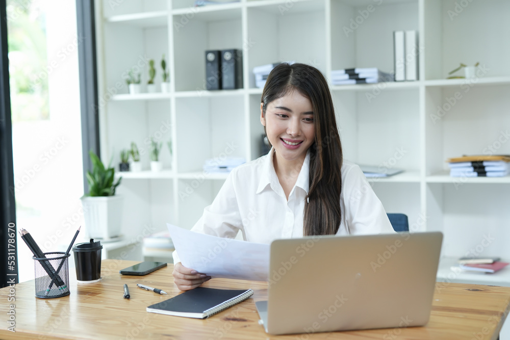 Asian business woman Use a laptop computer and work at the office ready. plan to analyze financial reports Asian business woman Use a laptop computer and work at the office ready. plan to analyze financial reports