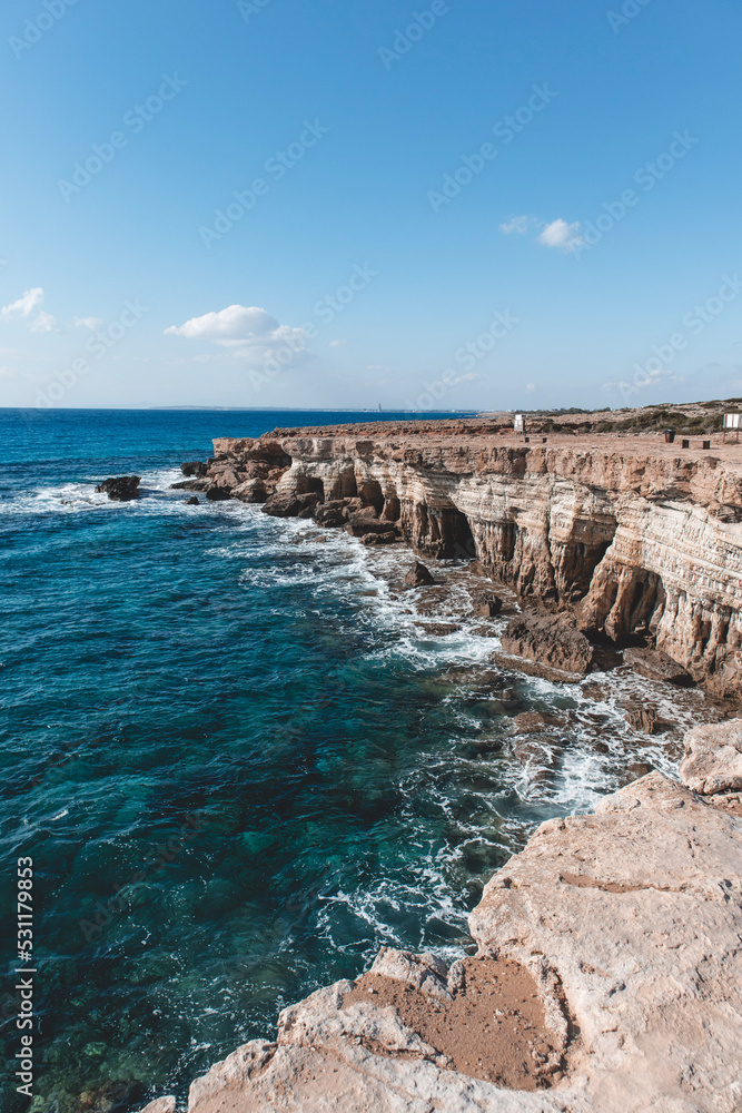 Obraz premium Beautiful sea caves near cape Greco in national park with turquoise water