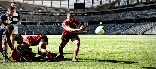 Canvastavla Digital composite image of rugby player throwing the ball to his teammate in spo