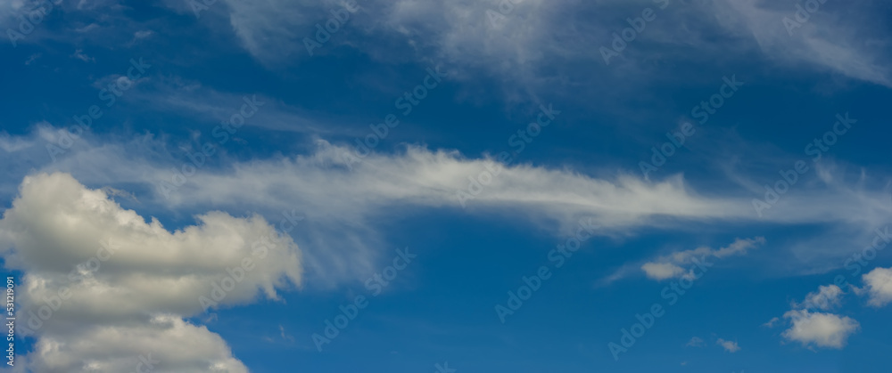 Obraz premium Cumulus and stratus clouds in the blue sky.