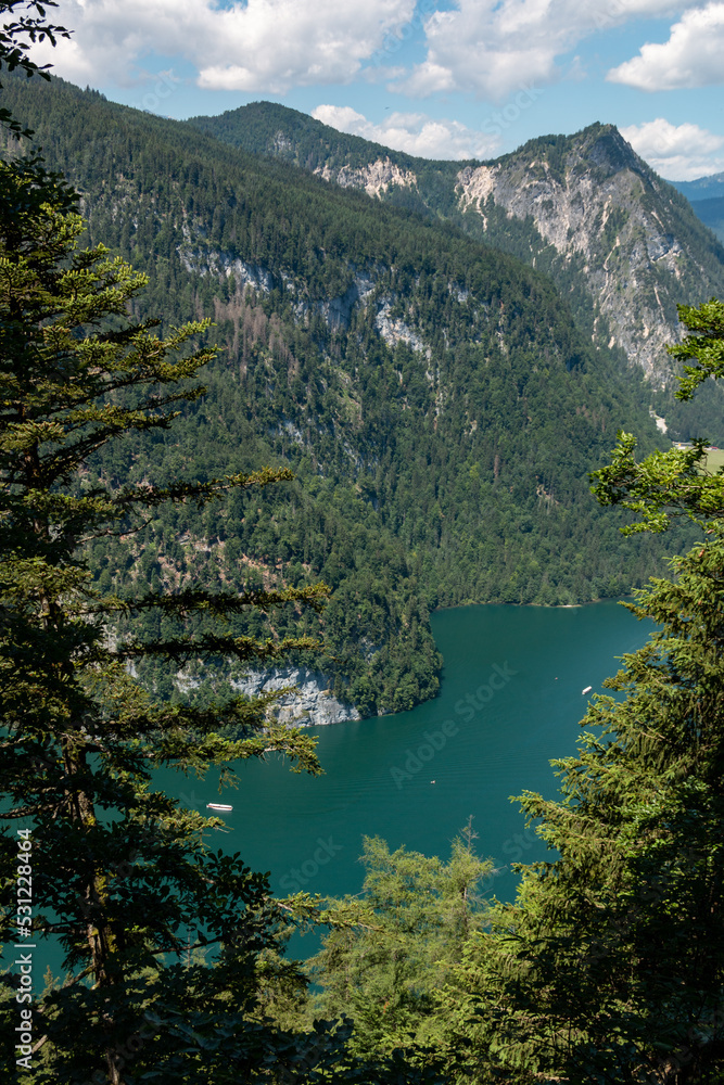 Blick zum Könnigssee am Hochbahnweg auf dem Jenner im Nationalpark Berchtesgaden Blick zum Könnigssee am Hochbahnweg auf dem Jenner im Nationalpark Berchtesgaden