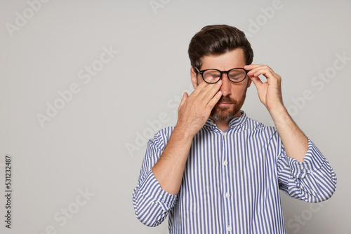 Εκτύπωση καμβά Man suffering from eyestrain on light grey background