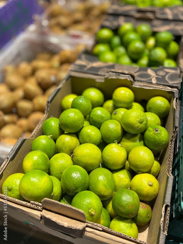 Limes in a market