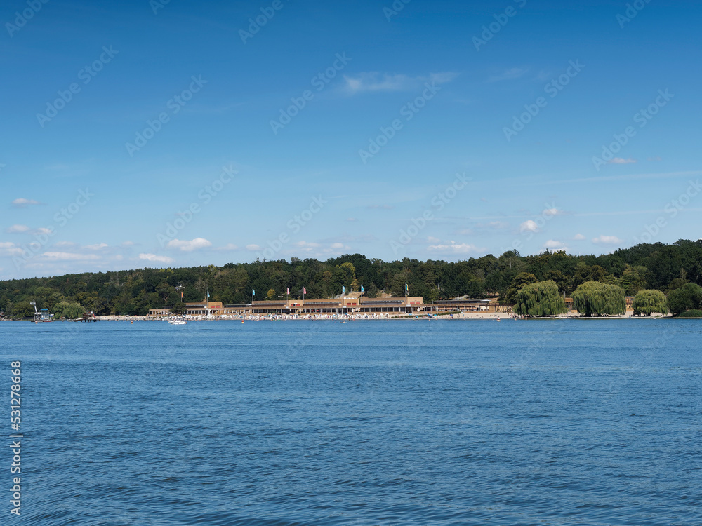 Blick auf den Wannsee bei Berlin und Strandbad Wannsee am Horizont Blick auf den Wannsee bei Berlin und Strandbad Wannsee am Horizont