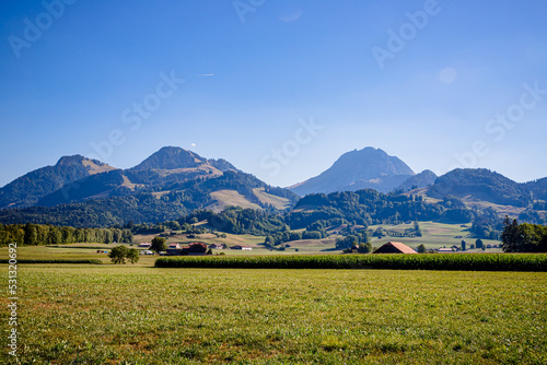 Wallpaper Mural Vue sur la campagne et les Alpes Suisse autour de La Tour-de-Trême Torontodigital.ca