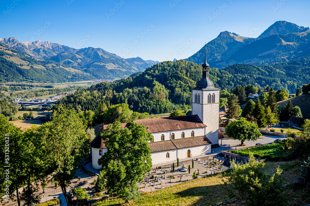 Église Saint-Théodule de la Cité médiévale de Gruyères en Suisse