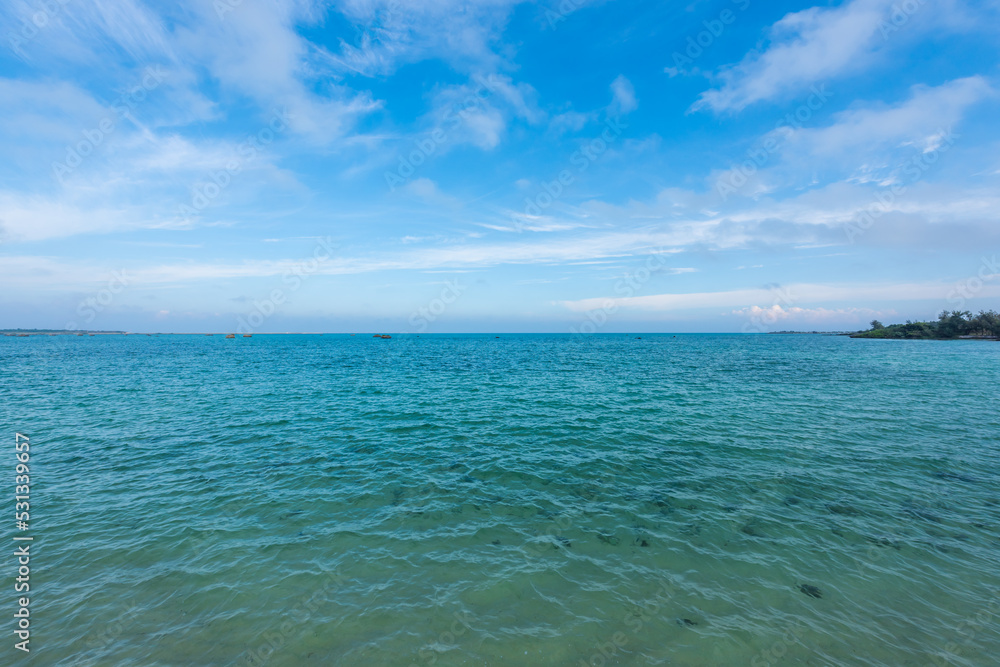 沖縄県宮古島伊良部島の佐和田の浜の満潮風景 沖縄県宮古島伊良部島の佐和田の浜の満潮風景