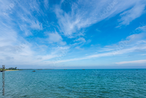 沖縄県宮古島伊良部島の佐和田の浜の満潮風景 © kurosuke