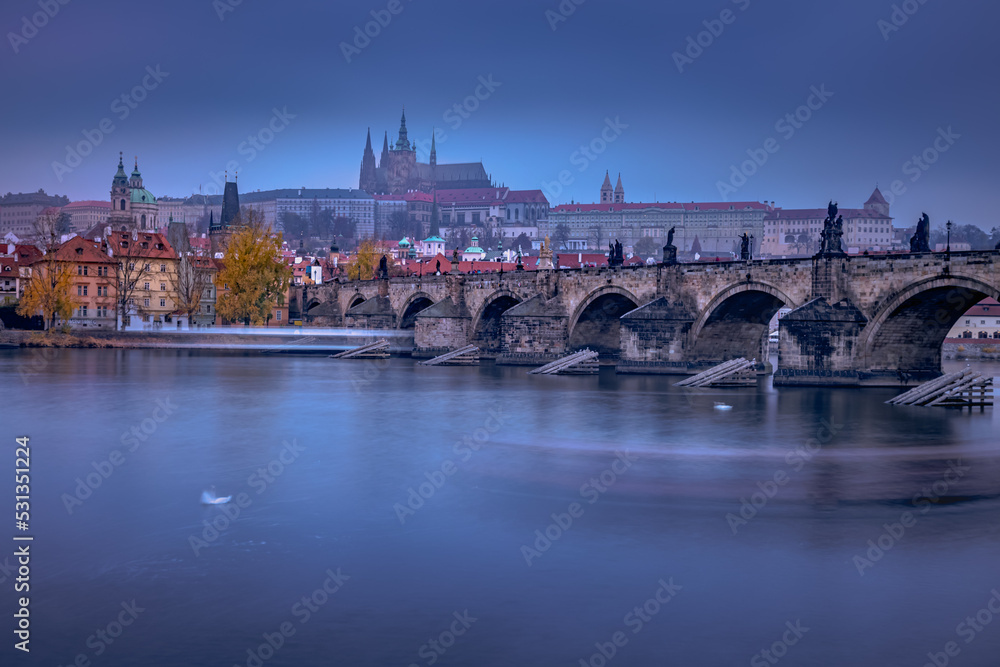 Obraz premium Charles bridge and Vltava river at evening, Medieval Prague, Czech Republic
