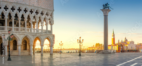 Fototapeta Naklejka Na Ścianę i Meble -  Panorama of Piazza San Marco at sunrise, Venice, Italy. Architecture and landmark of Venice.
