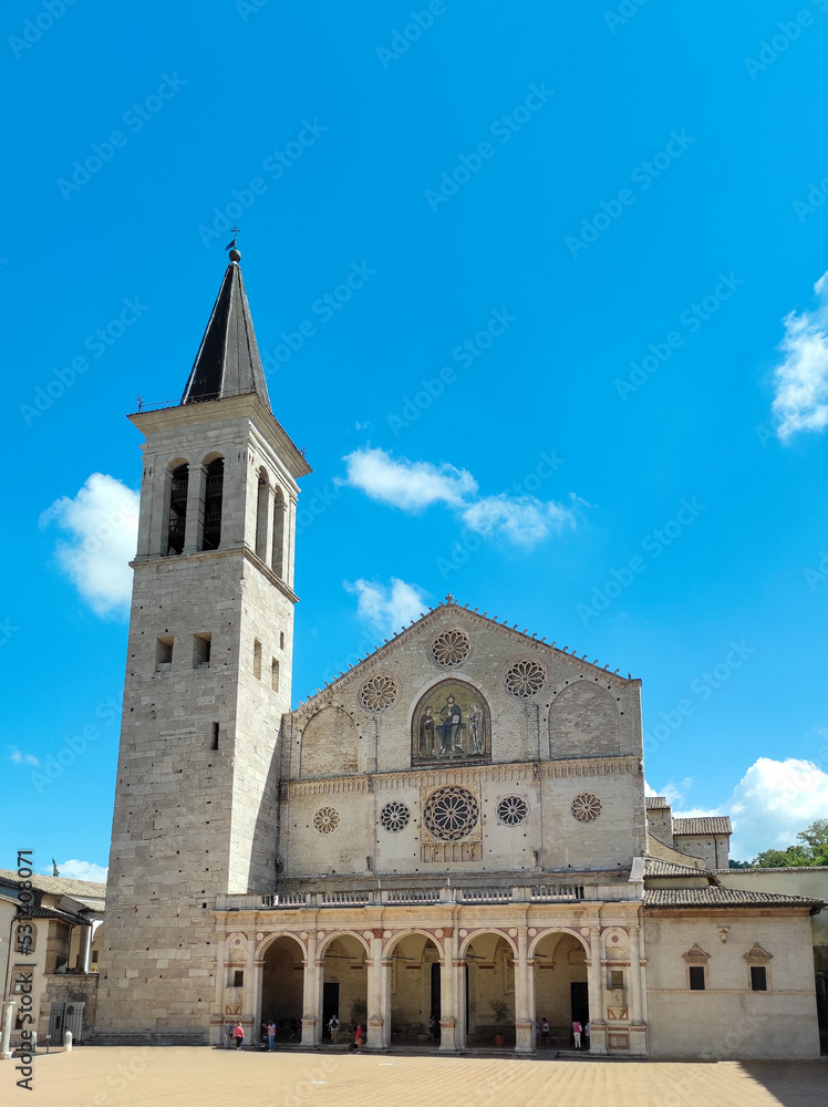 Il Duomo di Spoleto in verticale