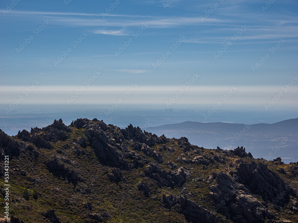 Fototapeta premium Vista aérea de Madrid desde la Sierra de Guadarrama