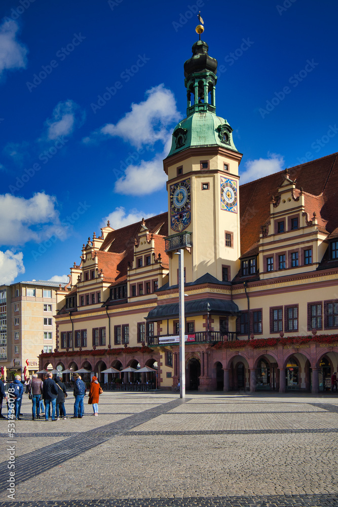 Obraz premium Detailansicht des Alten Rathauses am Marktplatz mit Rathausturm und Renaissance-Fassade bei sonnigem Wetter, Leipzig, Sachsen, Deutschland