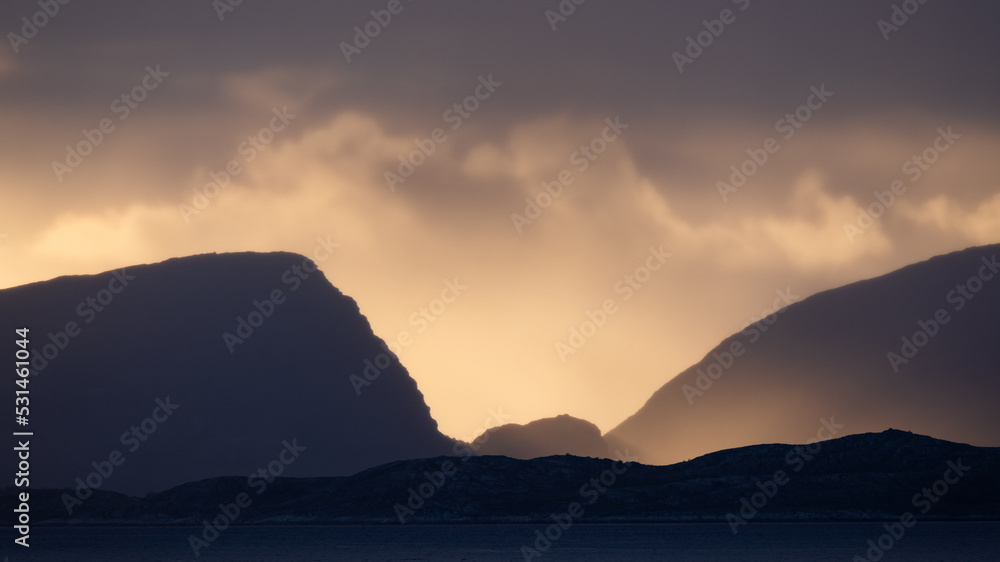 Mitternachtssonne an der Helgelandsküste