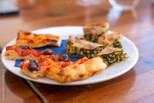 Italien antipasti, olive tomate pizza 