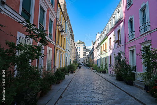 Découverte de Paris, la rue Crémieux, le monde des couleurs © photoszam