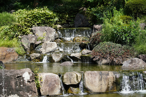 小さな滝＿日本庭園＿風景01