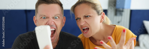 Bilde på lerret Man and woman scream into phone in hotel room