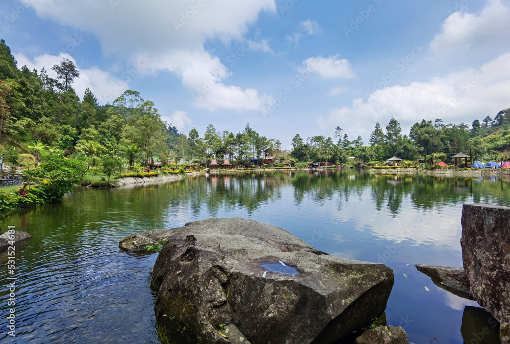 Obraz premium Tropical Lake View