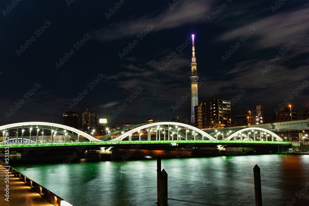 ライトアップされた隅田川厩橋と都心夜景 ライトアップされた隅田川厩橋と都心夜景