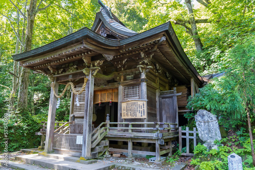 戸隠神社奥社の手前にある九頭竜社／日本長野県長野市【妙高戸隠連山国立公園】 © yumiko