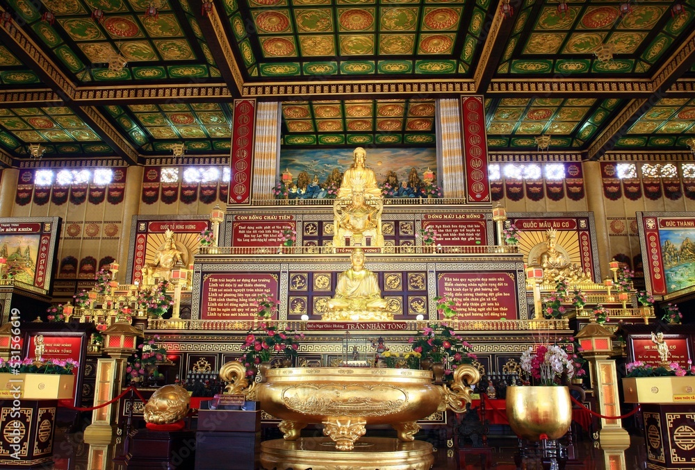 Golden Buddha and the king of Vietnam on 23 Oct 2016 - Vietnam. Dai Nam is also called Tu An Temple (Temple of Four Gratitude), a reminder of the origins of the Vietnamese.