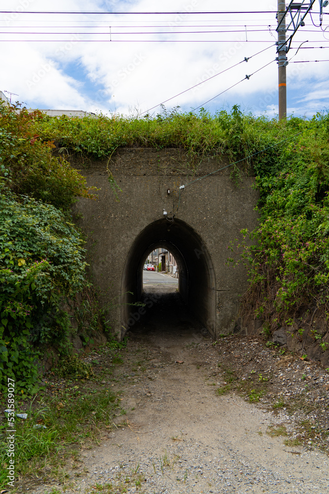 線路の下を通る歩行者用トンネル