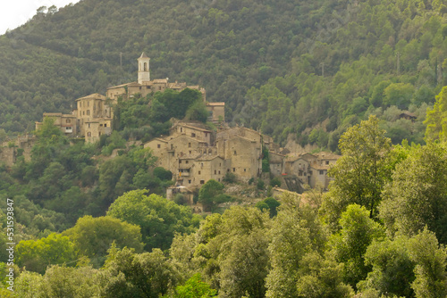 borgo fantasma di Rocchette e la fortezza di Rocchettine. Rieti, Lazio. borgo medievale abbandonato oggi città fantasma che mantiene integro l'antico tessuto urbano photo