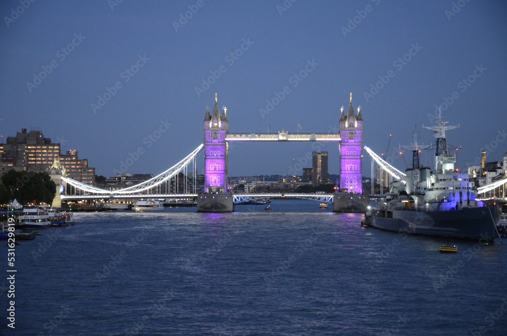 Obraz premium London Tower Bridge with pink and purple lights on because of Queen Elizabeth's death.