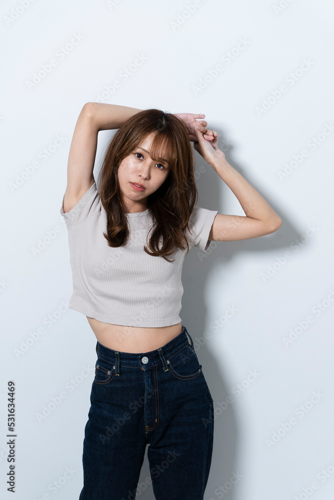 ストレッチをする女性 ストレッチをする女性