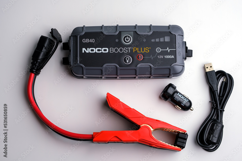 Car Jump Starter Noco Boost Plus GB40, and the content of the product box.  Car battery starter kit. Stafford, United Kingdom, September 19, 2022.  Stock-Foto