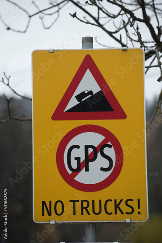 a no GPS reception traffic sign