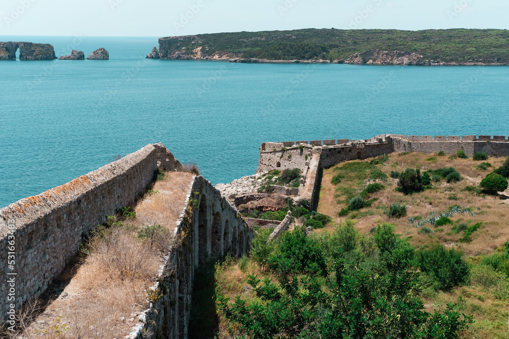 Obraz premium amazing seascape view from rocky coast old fortress stone walls