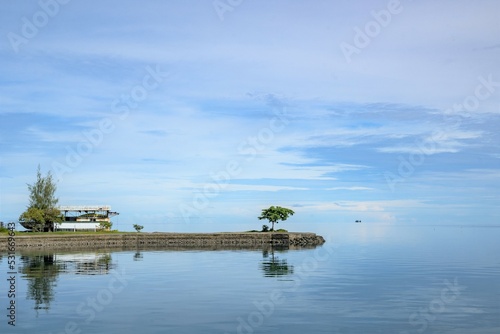 Palau, in the morning. The boundary between sea and sky has disappeared © Yoshi