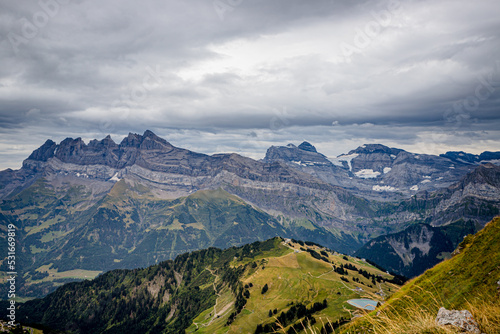 Vue sur les montagnes de Val d Illiez en Suisse en   t  