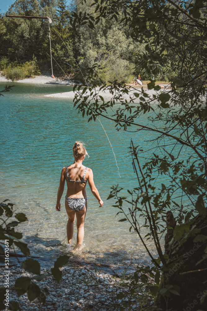 Fototapeta premium Baden im Naturbadesee