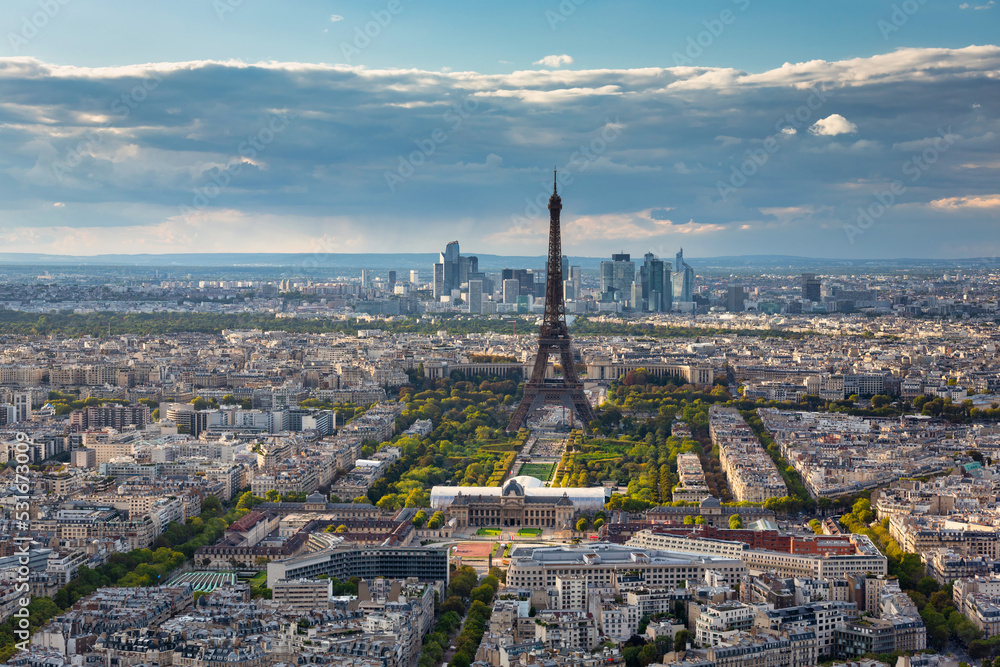 Eiffel Tower in Paris at sunset. France - obrazy, fototapety, plakaty 