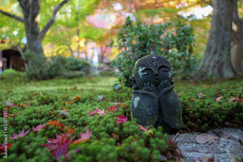 京都の落ち葉と苔とお地蔵さん