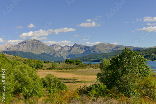 Lago di Campotosto. Parco Nazionale del Gran Sasso d Italia