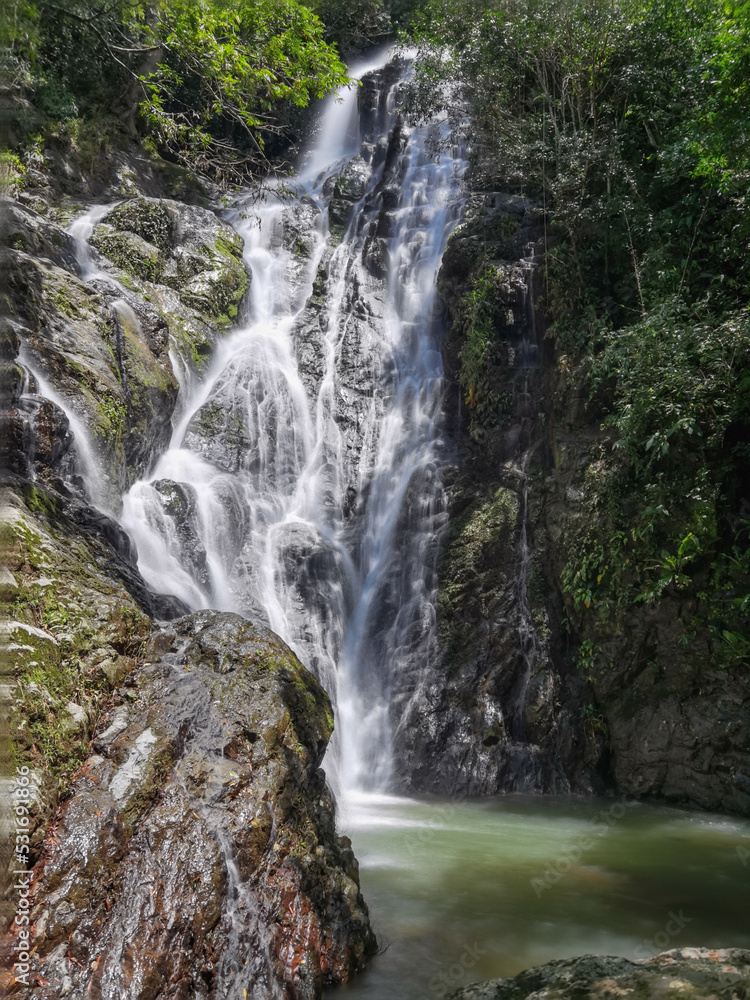 Cascada en montaña interior de Panamá