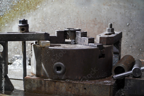 chuck on the milling machine table,Workpiece clamping concept