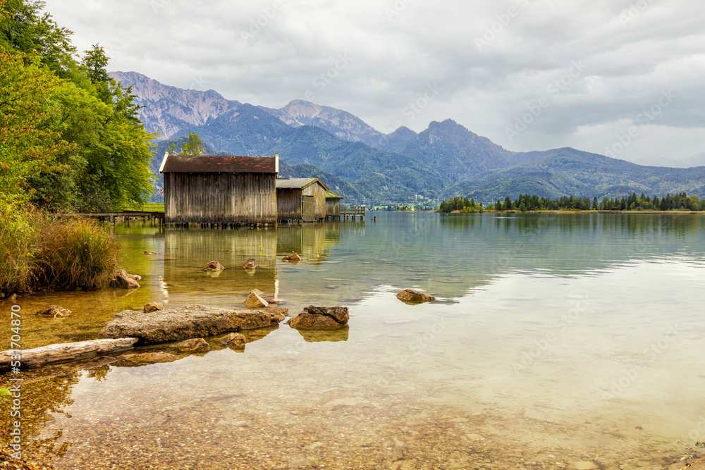 Vor dem Sommerregen am Kochelsee in Oberbayern Vor dem Sommerregen am Kochelsee in Oberbayern