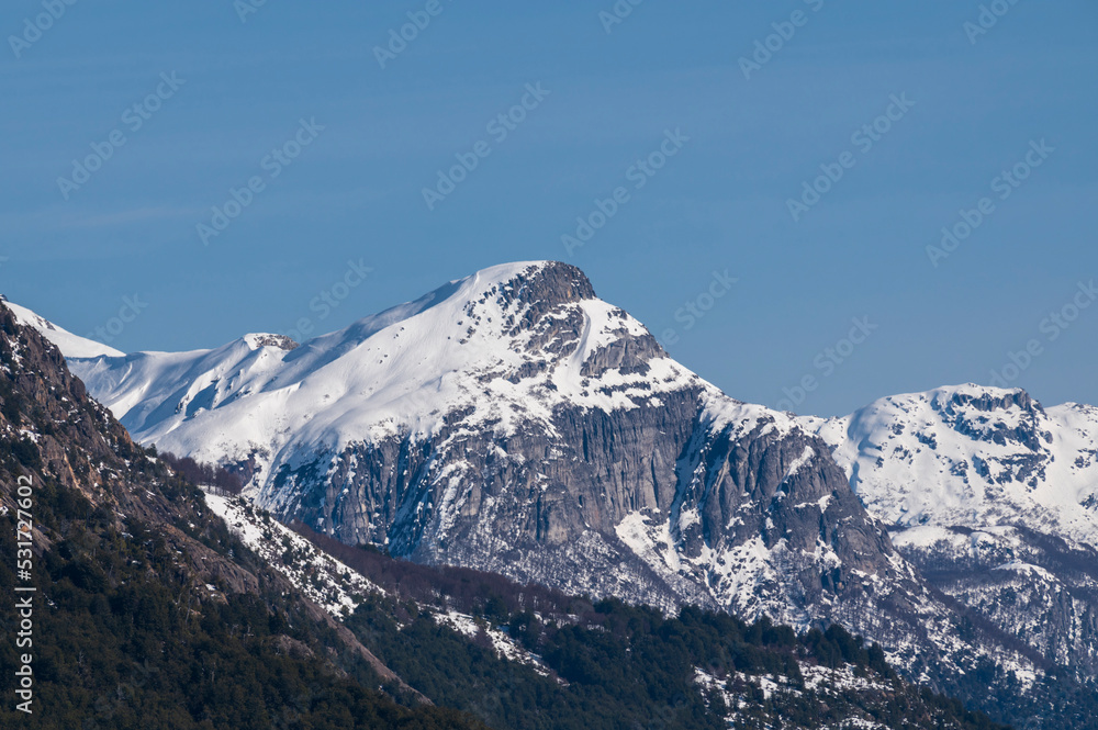 Cumbres de la Cordillera de los Andes, Patagonia, Argentina. 