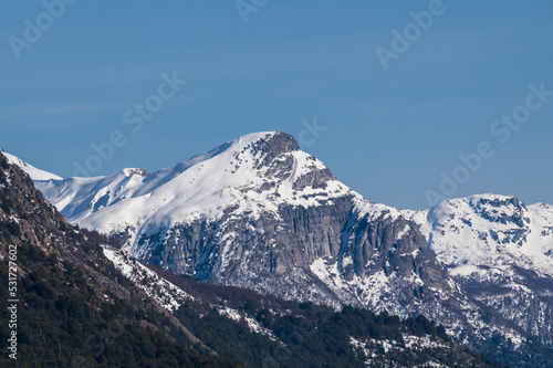Cumbres de la Cordillera de los Andes, Patagonia, Argentina.  © buenaventura13