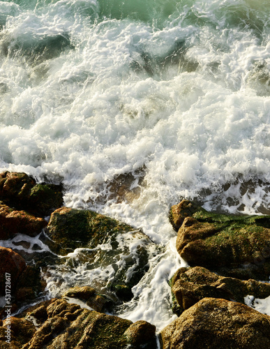 Obraz na płótnie waves and rocks w salonie