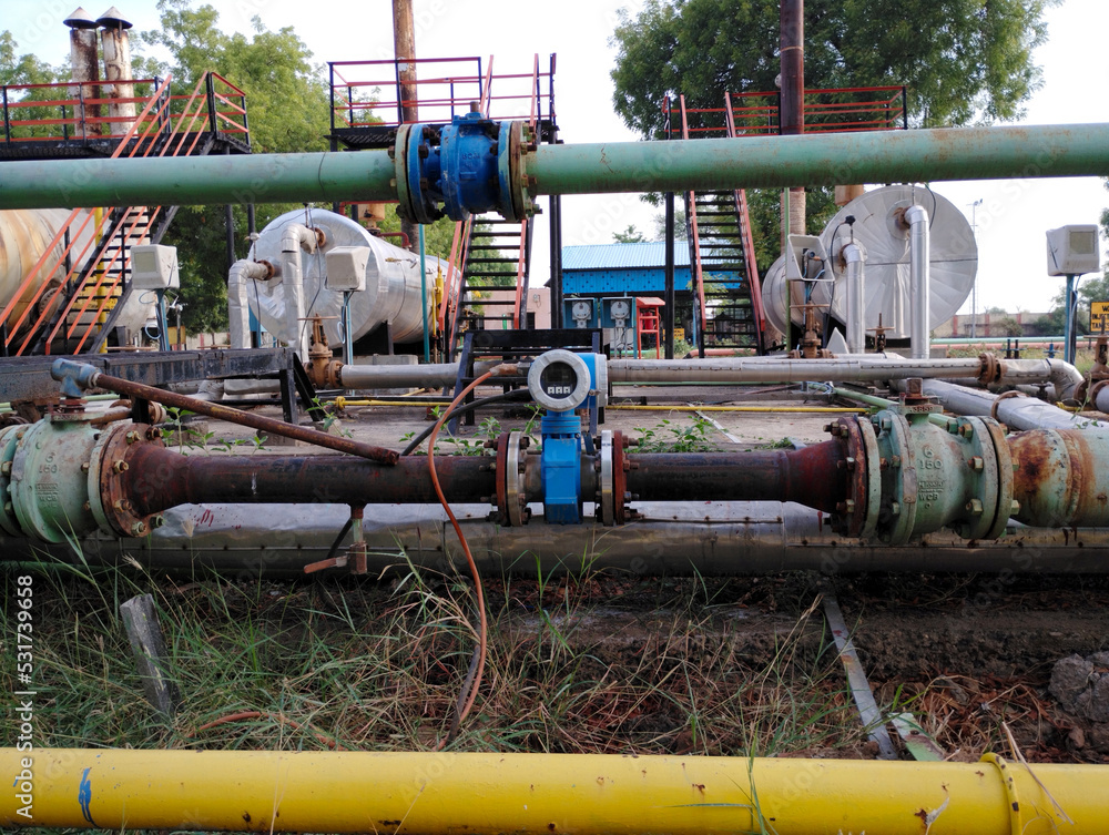 Industrial flow transmitter with bypass flow line with reducers Industrial flow transmitter with bypass flow line with reducers
